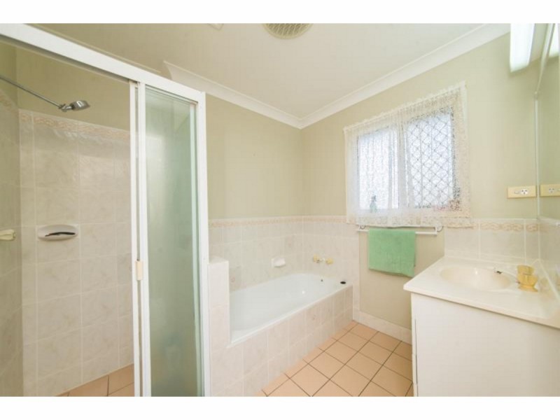 2/9 Kawana Close, Kawana QLD 4701